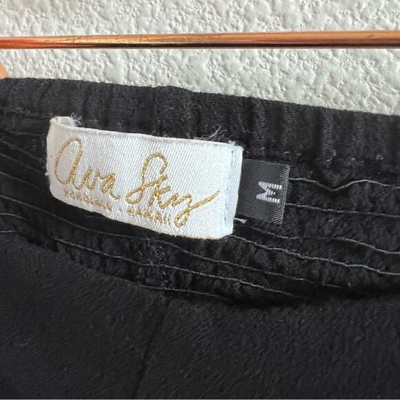 Ava Sky Black Crepe Tie Front Split Leg Pants Aloha Hawaii Boutique Medium - Picture 3 of 5